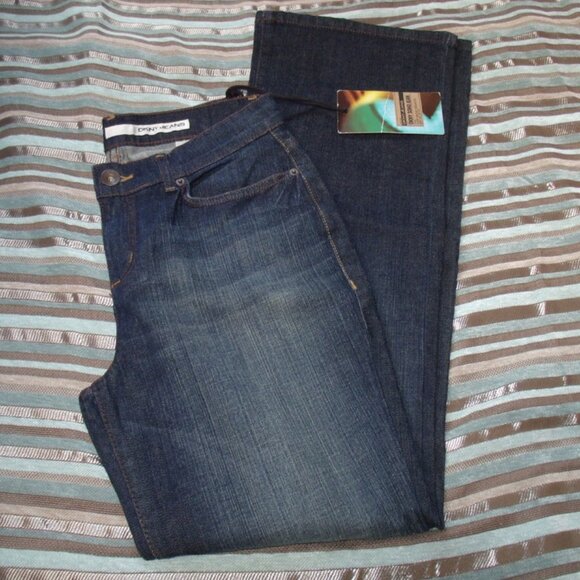 NEW! DKNY SOHO JEANS Dark Wash Slight Low Rise Reg Fit Boot Cut Zip Sz 8 R - Picture 6 of 7